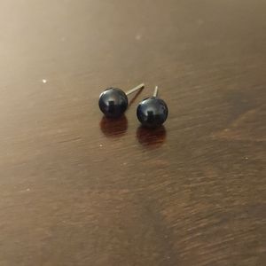 Mini-black stud earrings